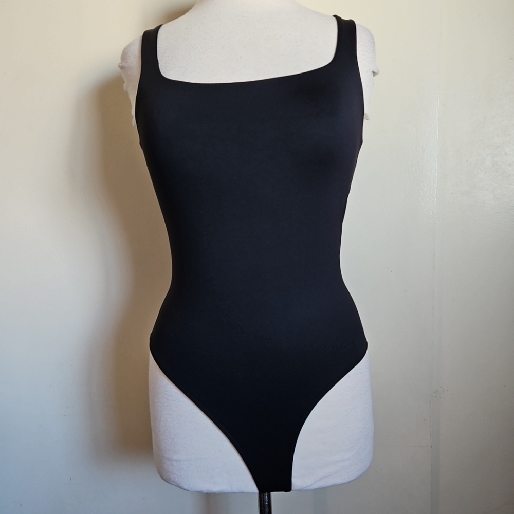Clyque Black Compression Bodysuit Sleeveless Squere Neck Size Large